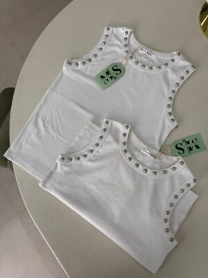 Camiseta tachuelas