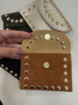 Cartera tachuelas