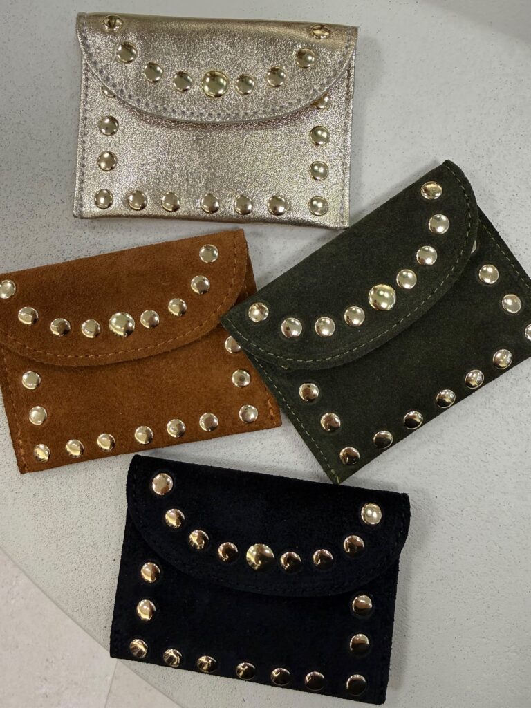 Cartera tachuelas