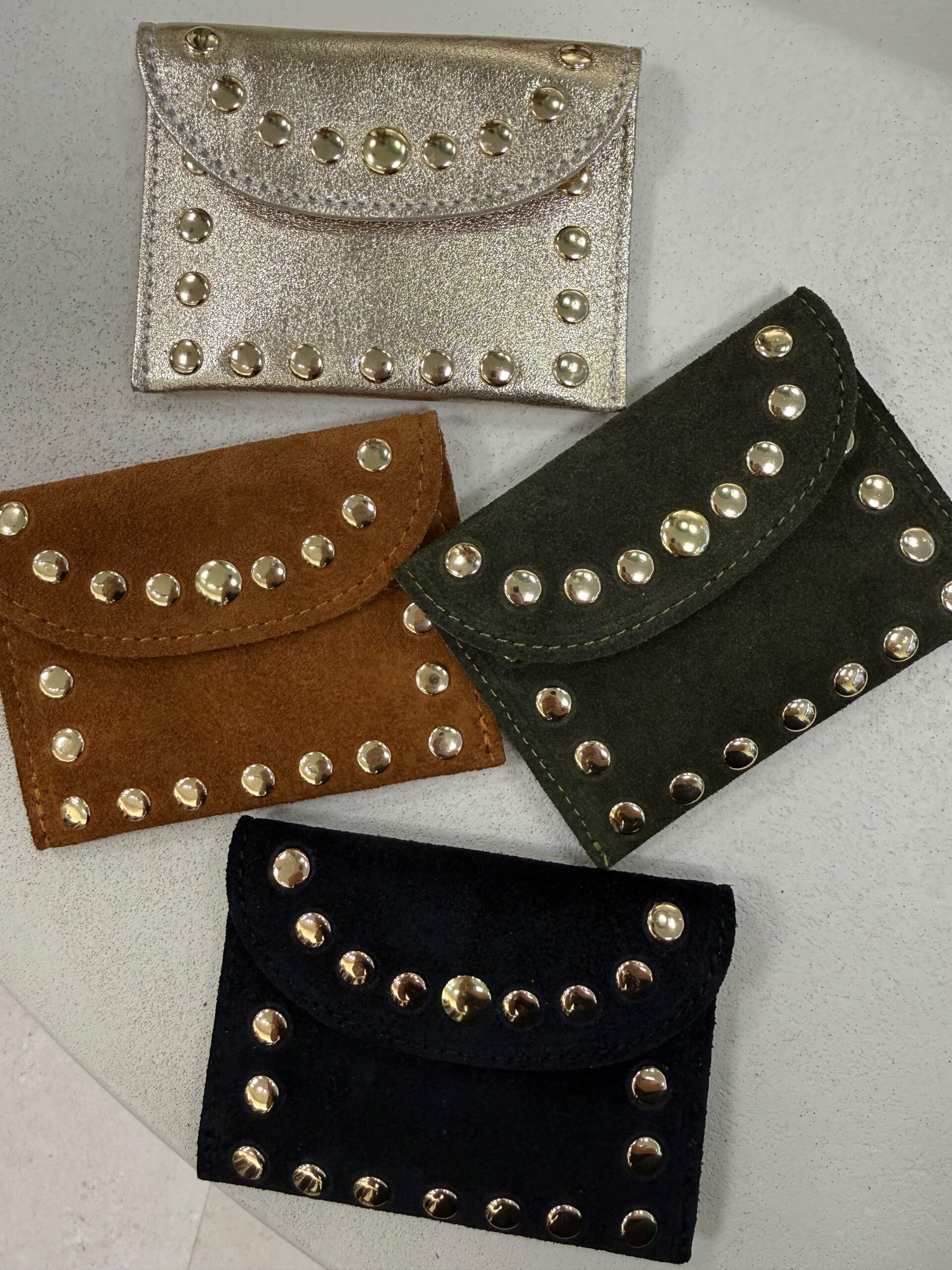 Cartera tachuelas