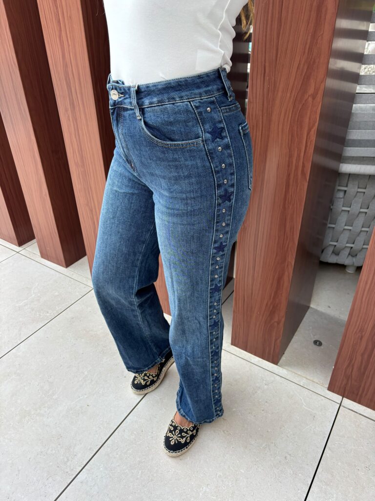 Pantalón vaquero estrellas y tachuelas