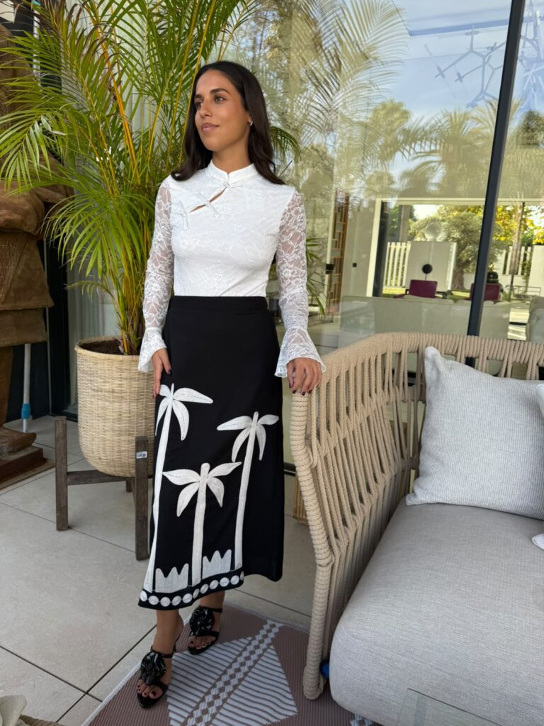 Falda negra palmeras