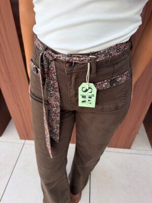 Pantalón cinturón flores Maison