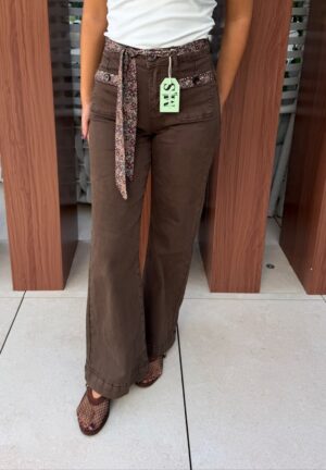 Pantalón cinturón flores Maison