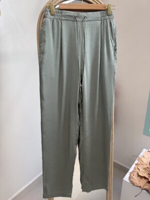 Pantalón suelto