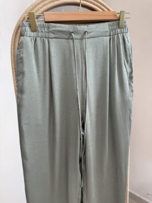 Pantalón suelto