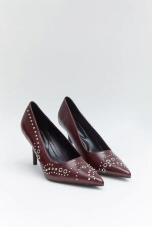 Zapatos tacón tachuelas