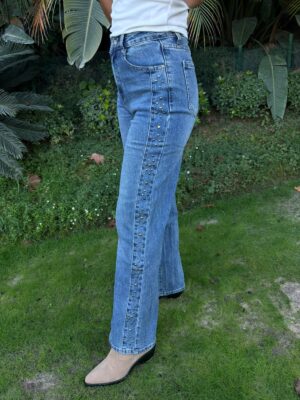 Pantalon tachuelas doradas