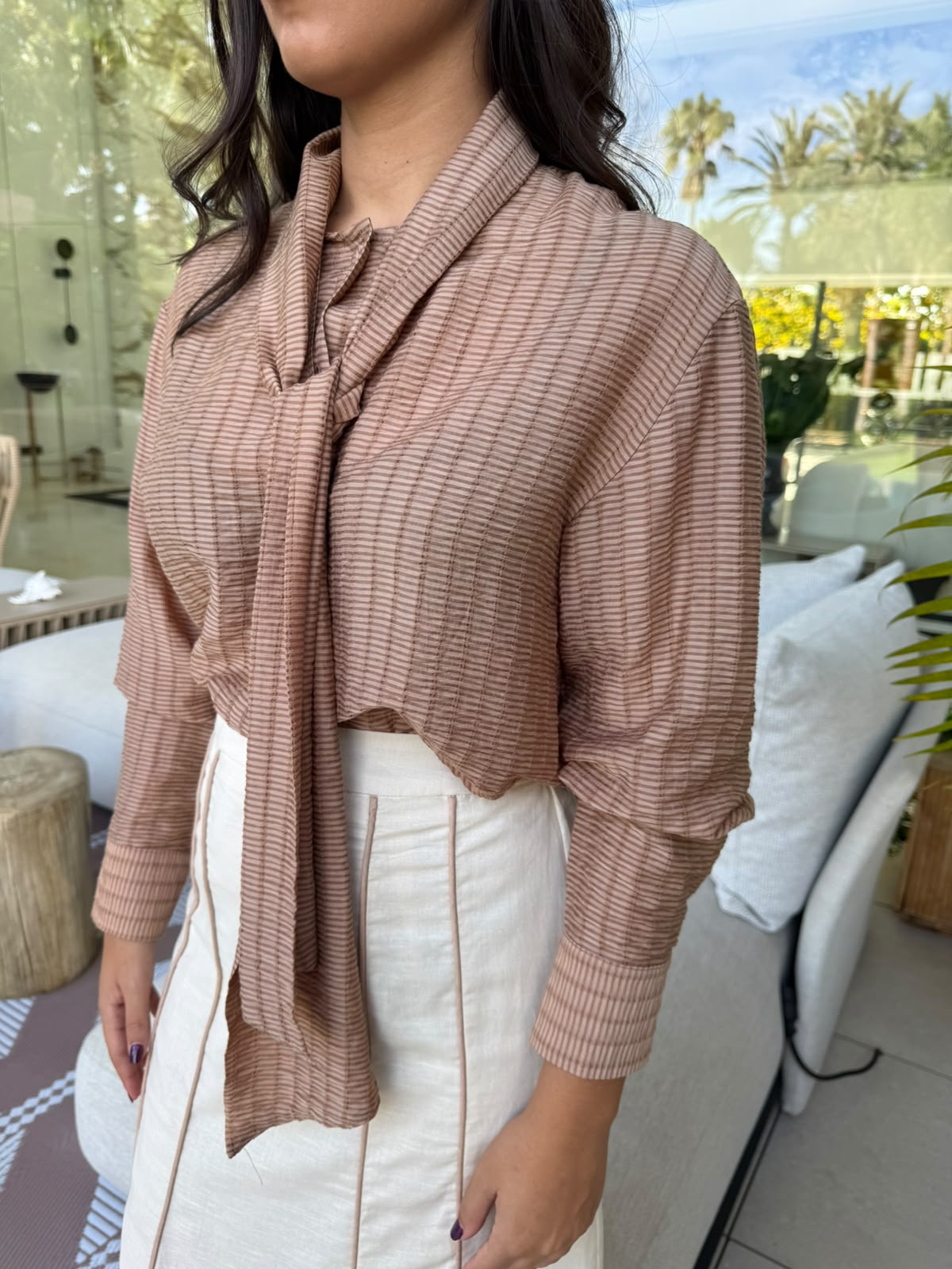 Camisa marrón lazo