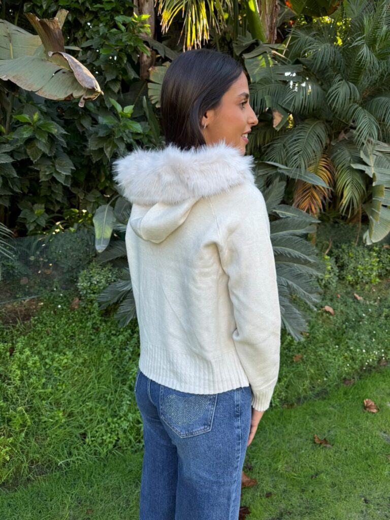 Chaqueta capucha punto pelos