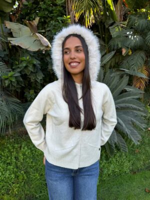 Chaqueta capucha punto pelos